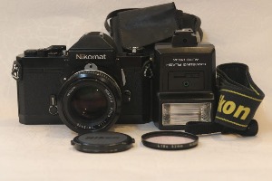 [중고] 니코마트 필카 50mm 1:1.4+삼성플례쉬 스트랩 니콘52mm 랜즈앞캡 카메라 기능 정상이면 흠없있 깨끗합니다