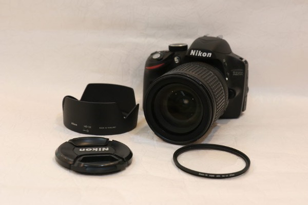 [중고] 니콘 정품 D3200 18-135mm 니콘충전기 나콘배터리 호환배터리 니콘HB32 후드 랜즈앞캡 lg가방 카메라 신품급입니다
