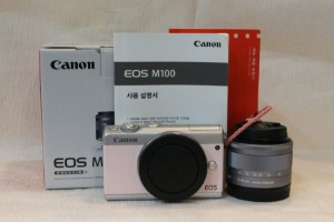 [중고] 캐논 정품 EOS M100 + 15-45mm 1:3.5-6.3 IS STM 충전기배터리스트랩 메모리16GB설명서보증서스페설 스트랩손가방 박스 랜즈앞뒤캡
