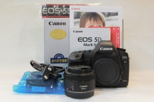 [중고] 캐논 정품 EOS 5D MARK II + EF 50mm 1:1.8 STM 충전기배트리 스트랩 가방 캐논제품 설명서보증서영상케이블박스USB캐이블메모리CF2GB컷수38278컷
