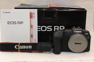 [중고] 캐논 정품 EOS RP 바디  캐논충전기 캐논배터리 호환배터리 캐논스트랩 메모리32G 설명서 보증서 박스 컷수15000컷 보증만료 카메라 기능 정상입니다